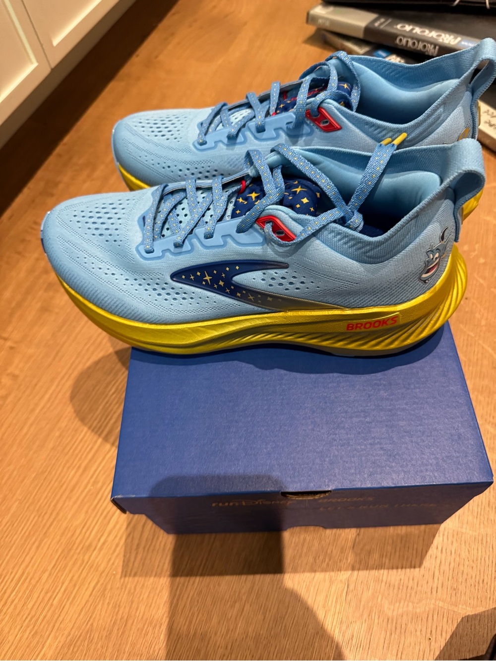 NEW Brooks, Glycerin 23, Genie RunDisney Shoe, Size 9 Medium (B) Brand New